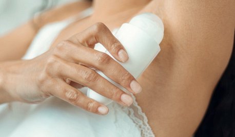 Jak skutecznie chronić skórę przed potem i plamami na ubraniach